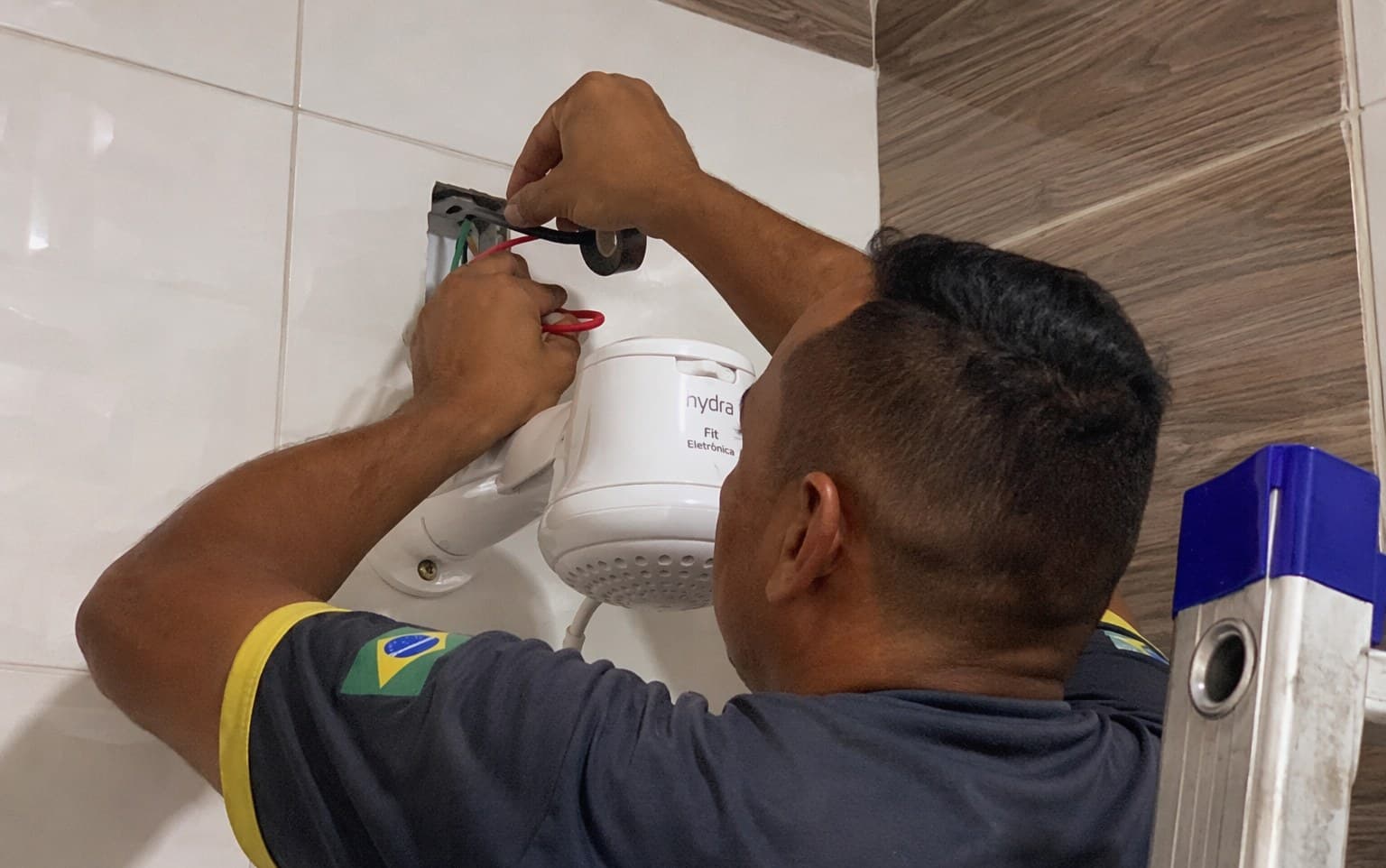 Chuveiro elétrico instalado