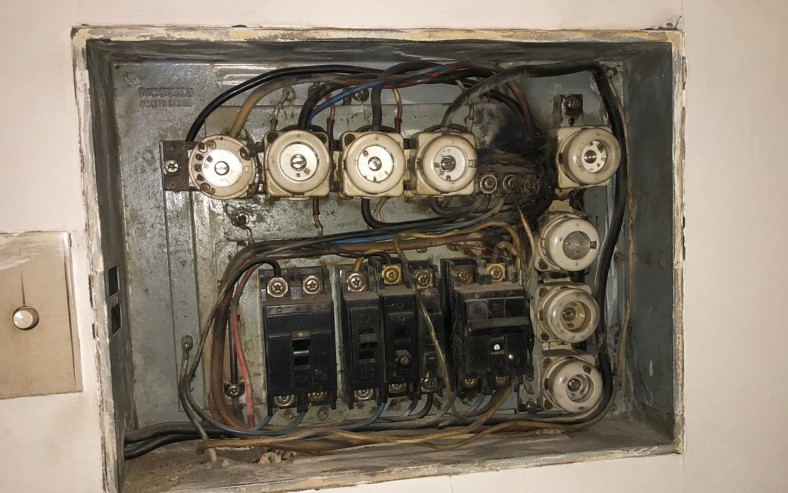 Quadro elétrico para avaliação de emergência